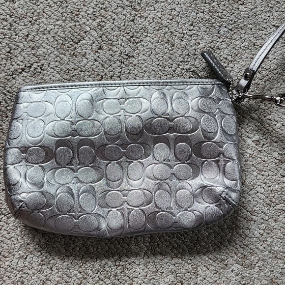 Coach Metallic Embossed Liquid Gloss Patent Leather Medium Wristlet - Picture 5 of 7